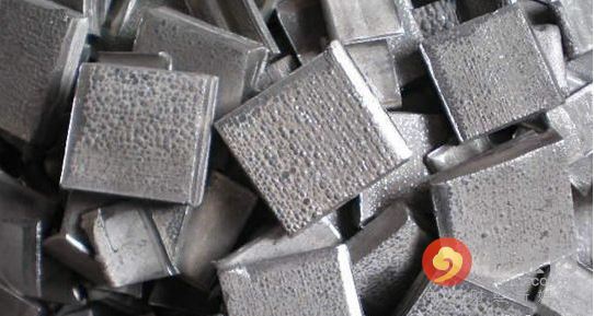 5月期鎳連續(xù)第三個(gè)月下跌,周四觸及去年6月來最低水準(zhǔn)每噸8,810美元,今年迄今下跌12%,是跌幅最大的主要基本金屬。